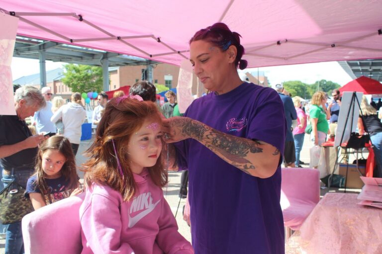 Sparkle service at the pink vendor booth